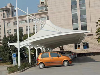 膜結構停車棚